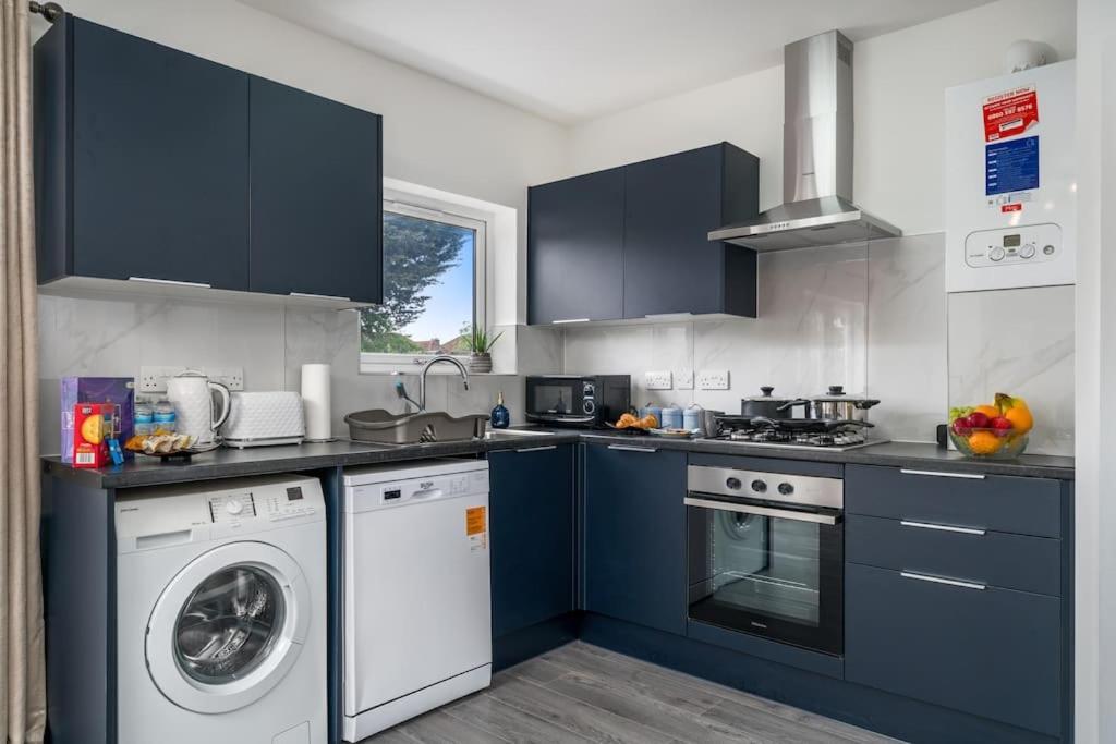Lux 3Bed Near Wembley With Parking By Oceana Group - Sleeps 8 Διαμέρισμα Harrow Εξωτερικό φωτογραφία