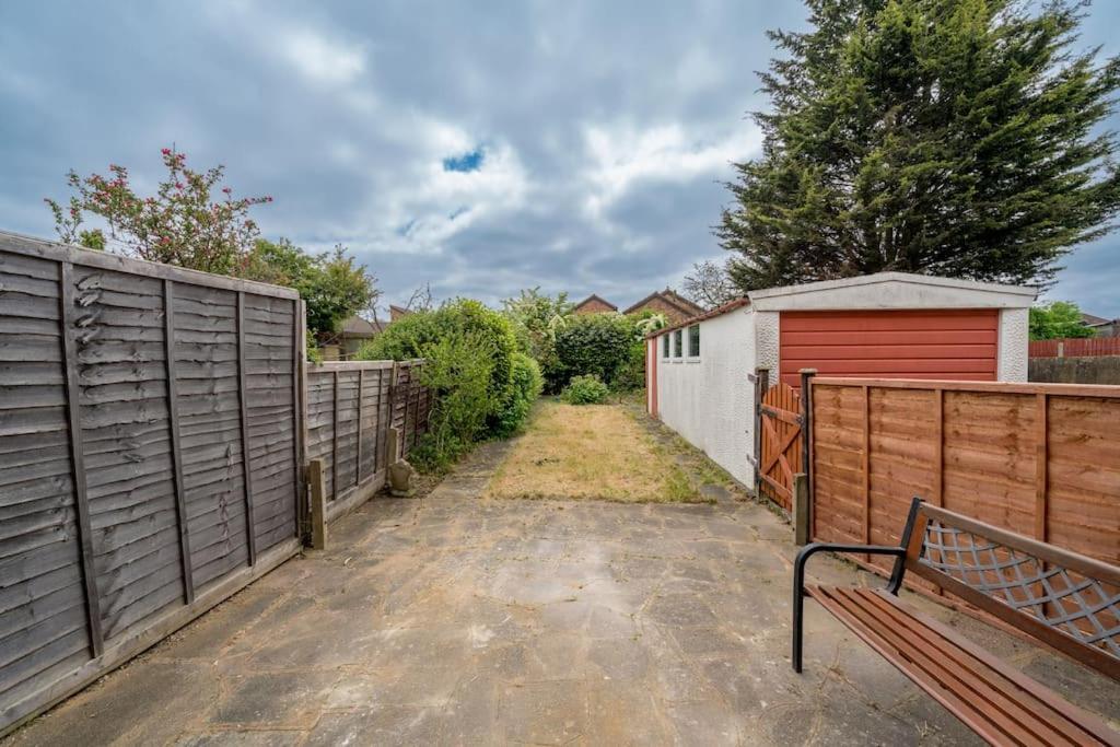 Lux 3Bed Near Wembley With Parking By Oceana Group - Sleeps 8 Διαμέρισμα Harrow Εξωτερικό φωτογραφία
