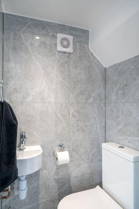 Lux 3Bed Near Wembley With Parking By Oceana Group - Sleeps 8 Διαμέρισμα Harrow Εξωτερικό φωτογραφία