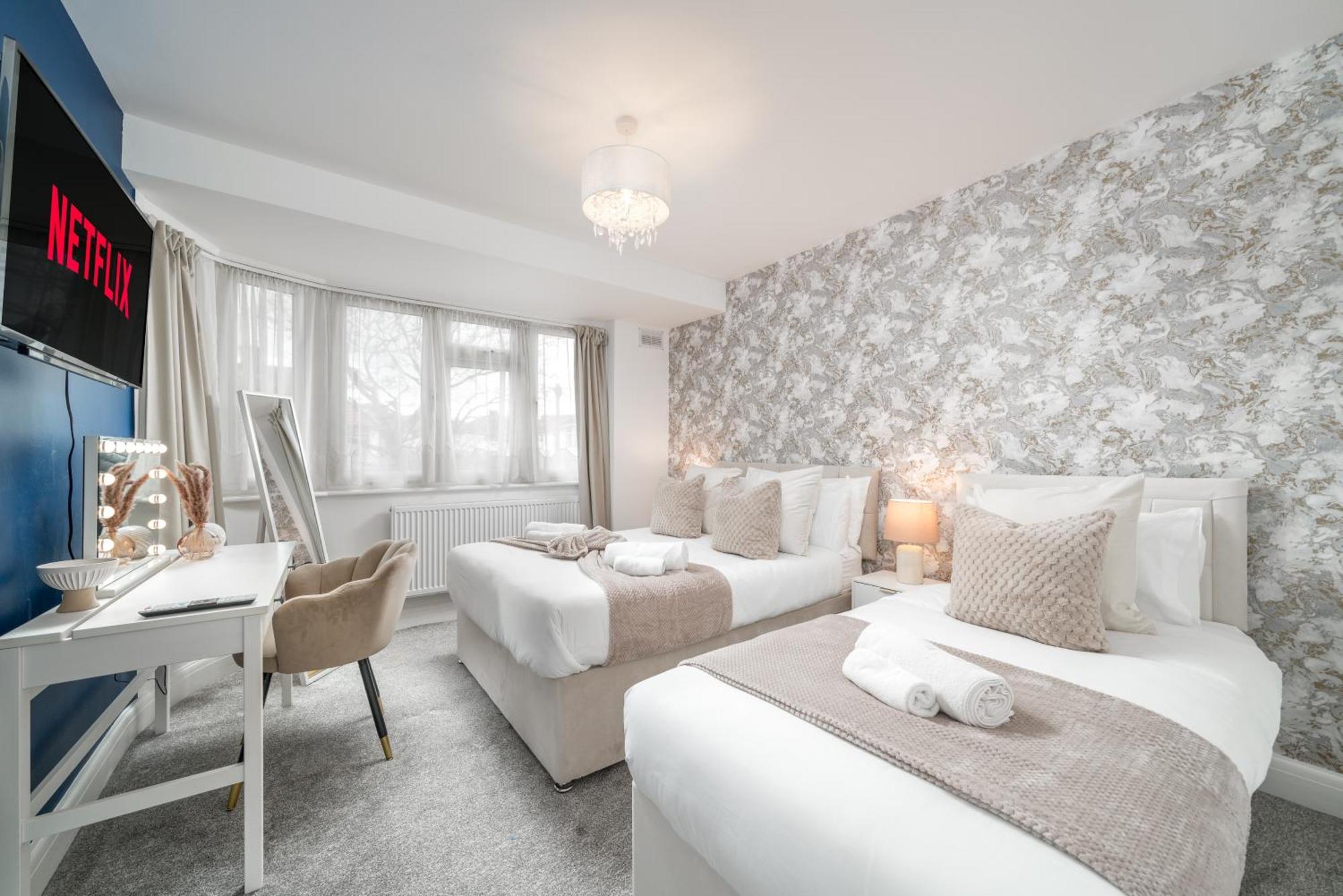 Lux 3Bed Near Wembley With Parking By Oceana Group - Sleeps 8 Διαμέρισμα Harrow Εξωτερικό φωτογραφία